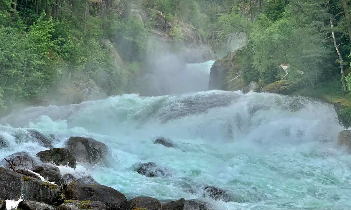 Salmon fishing on the Aaroy River